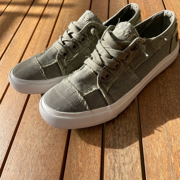 Blowfish Shoes - Blowfish Malibu Sneakers Size 8 Women’s Army Green 💚